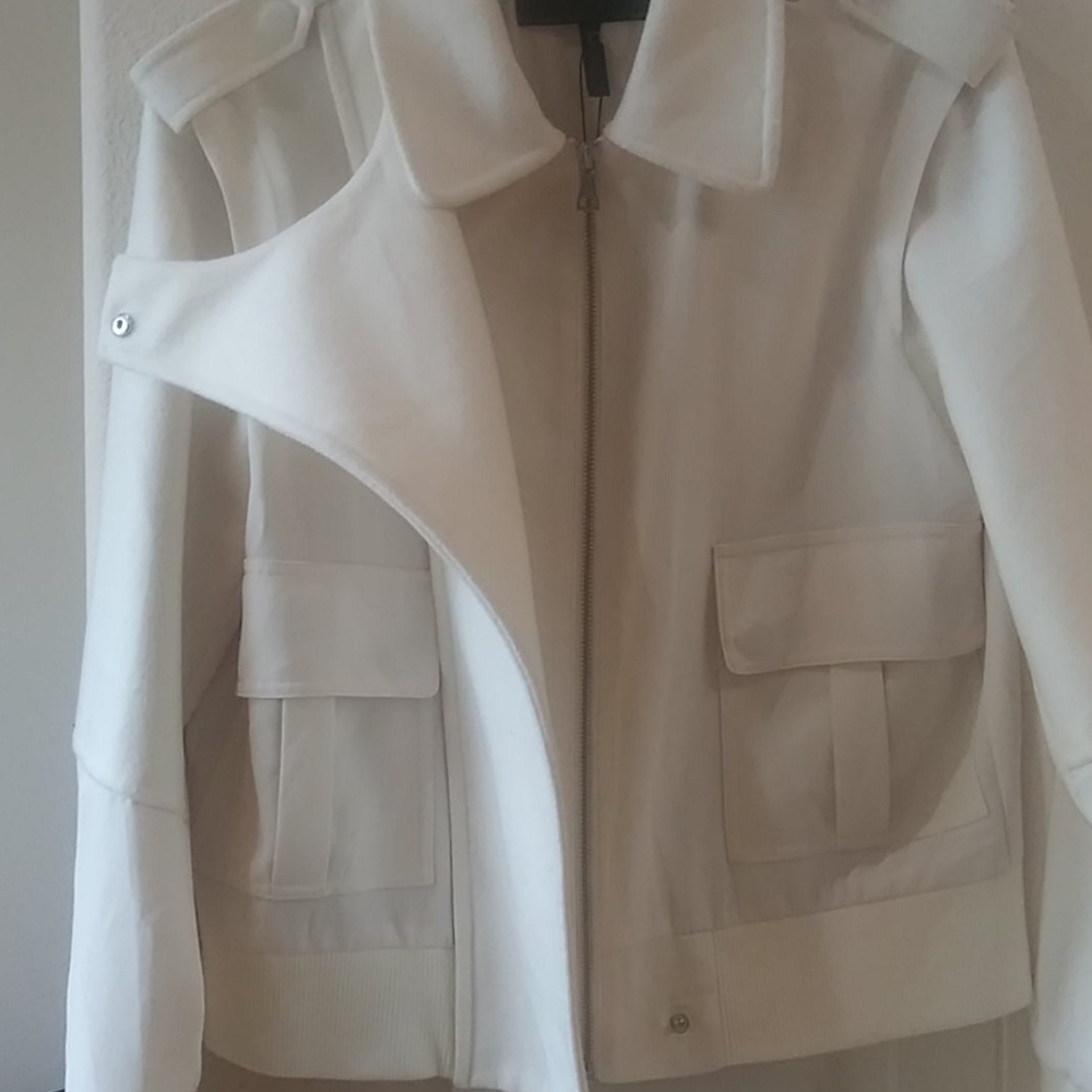 PRICE IS FIRM! BCBG Maxazria Coat. Size S